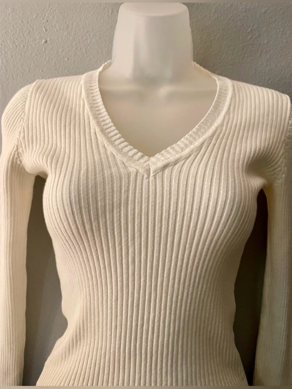 Brandy Melville White Milena Sweater - Picture 9 of 10